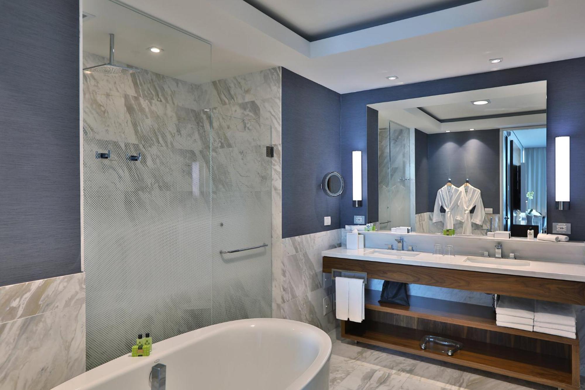 Intercontinental By Ihg 5*